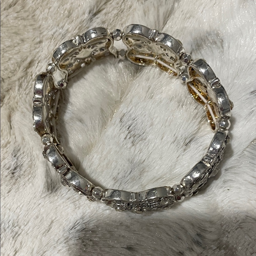 Elegant Silver Filigree Bracelet - Picture 4 of 5
